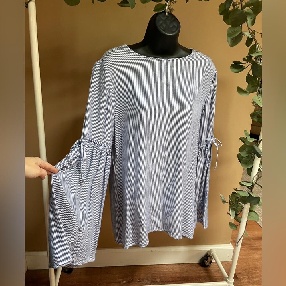 Beach Lunch Lounge womenβs knit bellβ long sleeve top MEDIUM bows tie resort